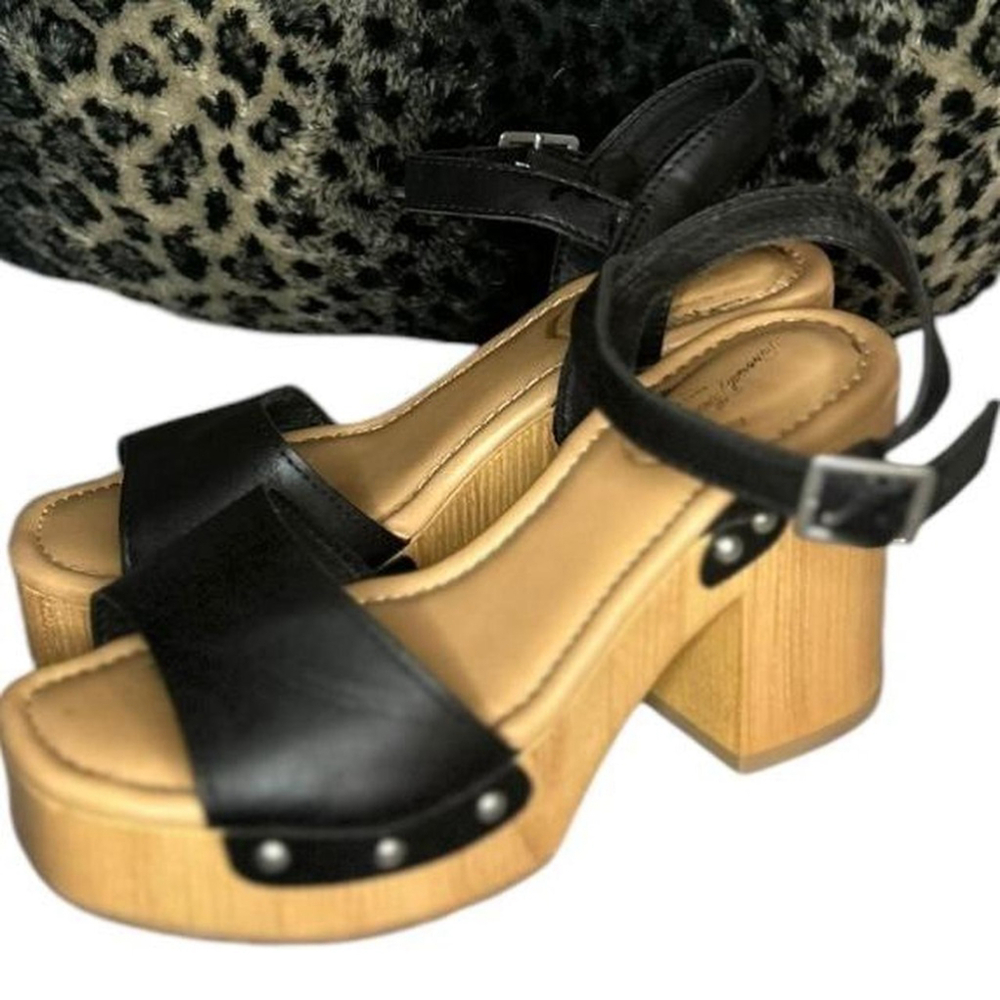 sandals - Picture 4 of 4